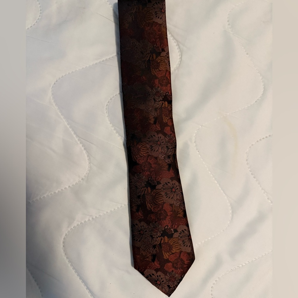 New floral Jacquard Tie in Burgundy and Brown - kenneth cole tie